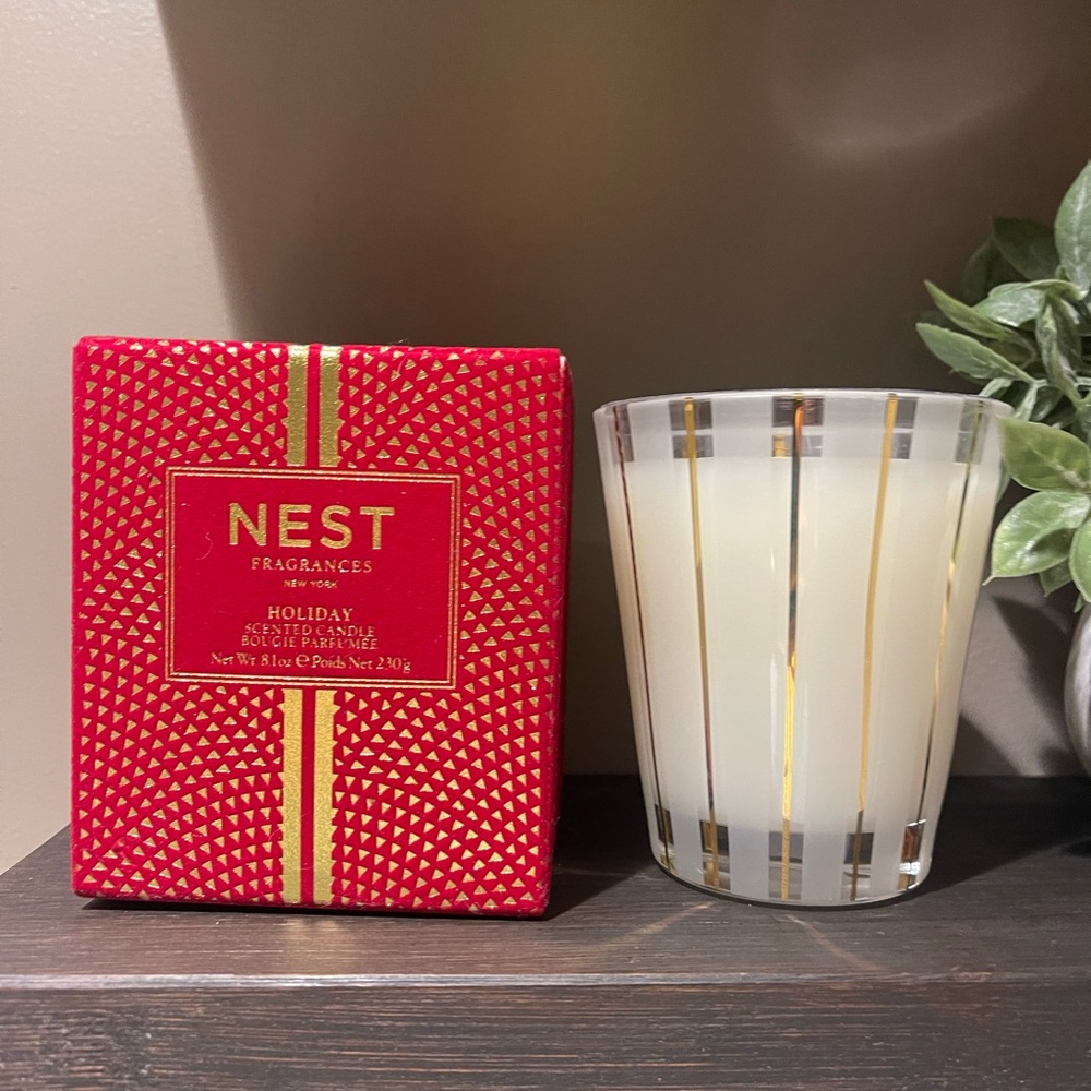 NEST Fragrances Candle in Holiday Scent